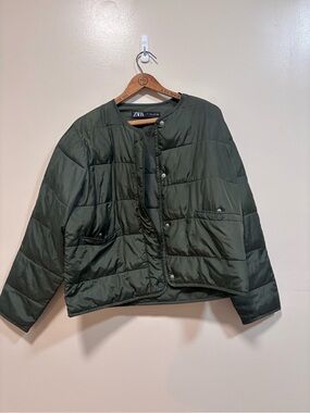 Zara Quilted Boxy Puffer Jacket in Olive Green Small